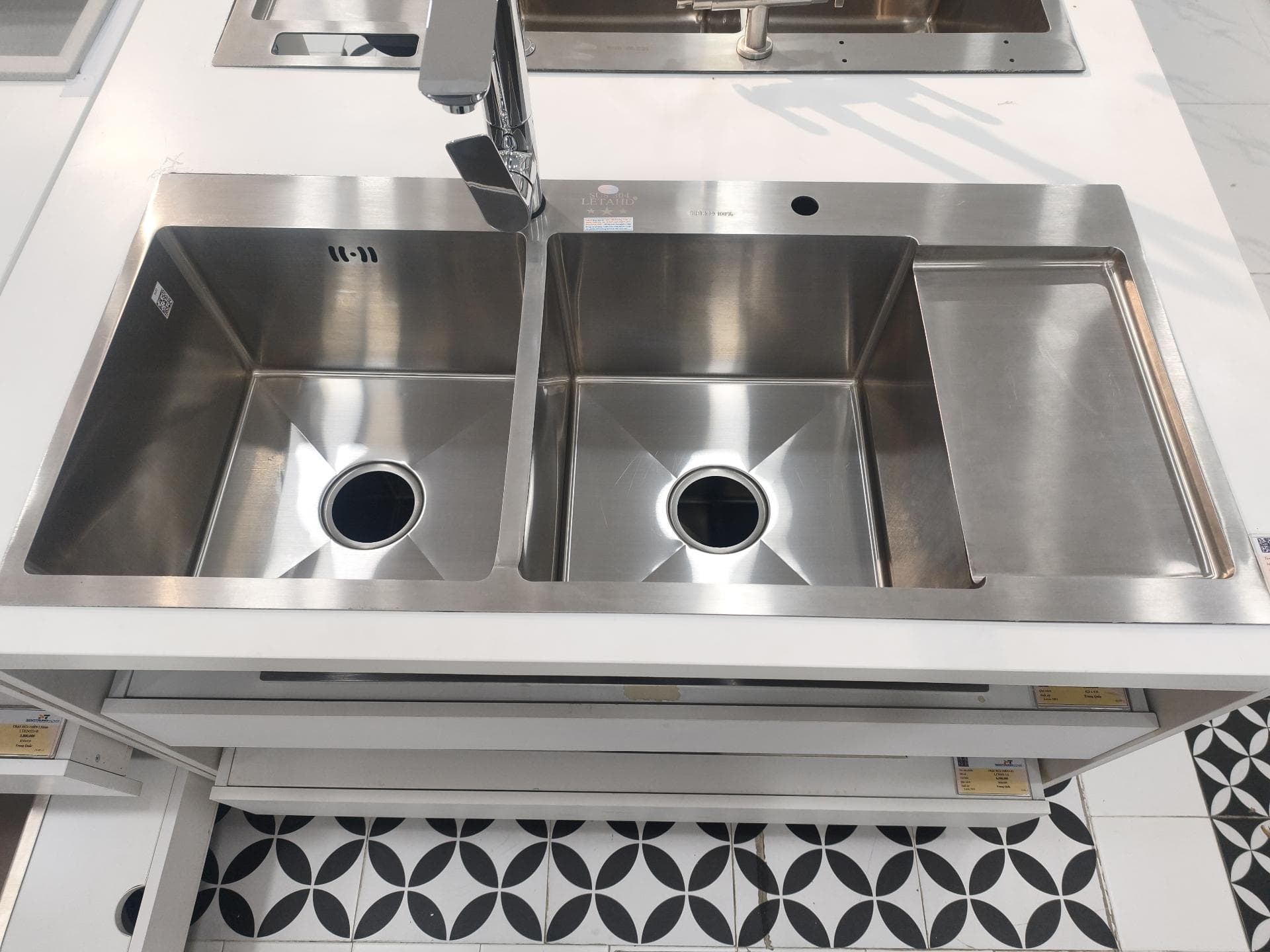 Chậu 2 hộc có bàn chờ Inox 304 Sucar LT10048C