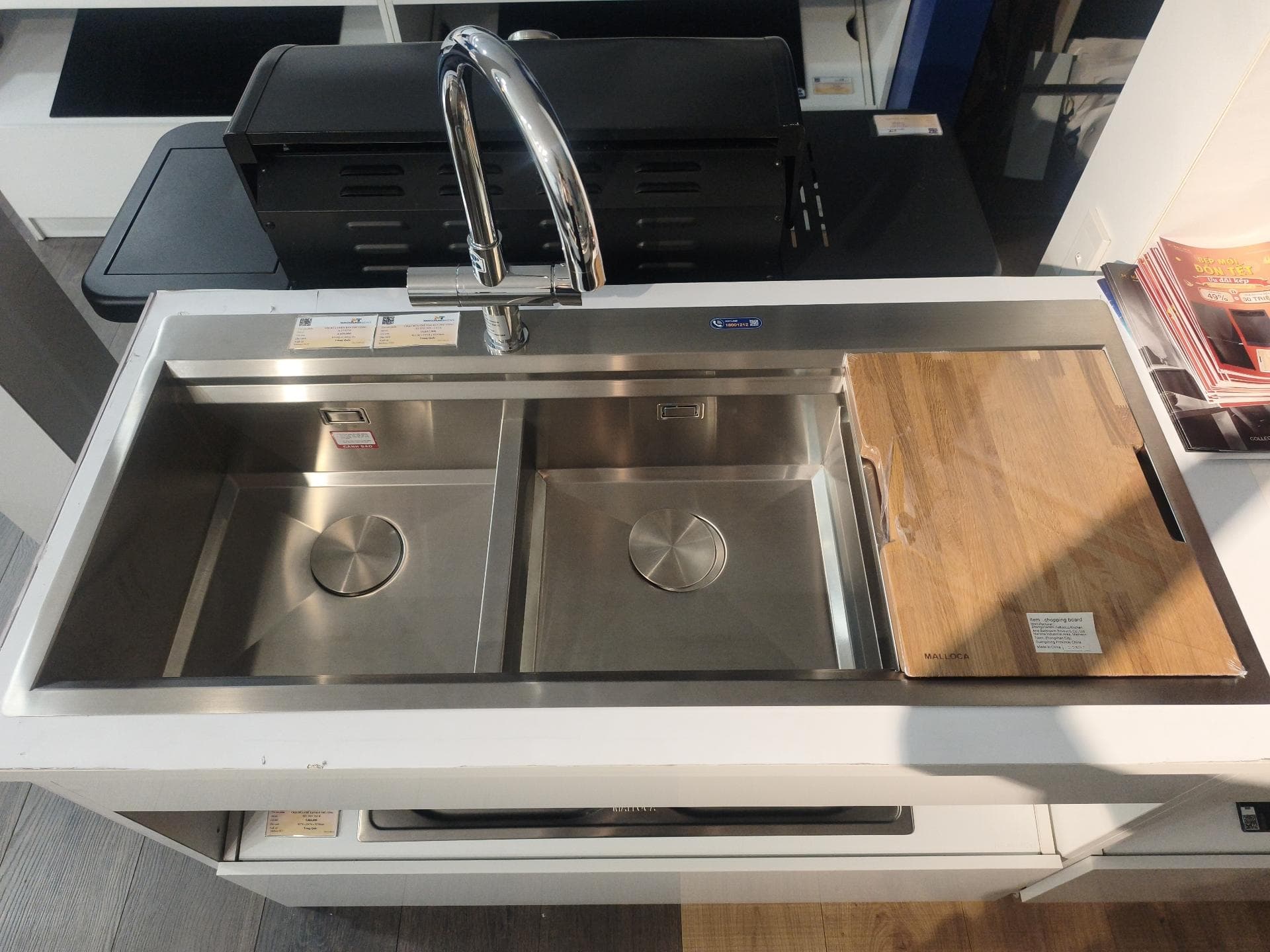 Chậu 2 hộc có bàn chờ Inox 304 Malloca MS1162R