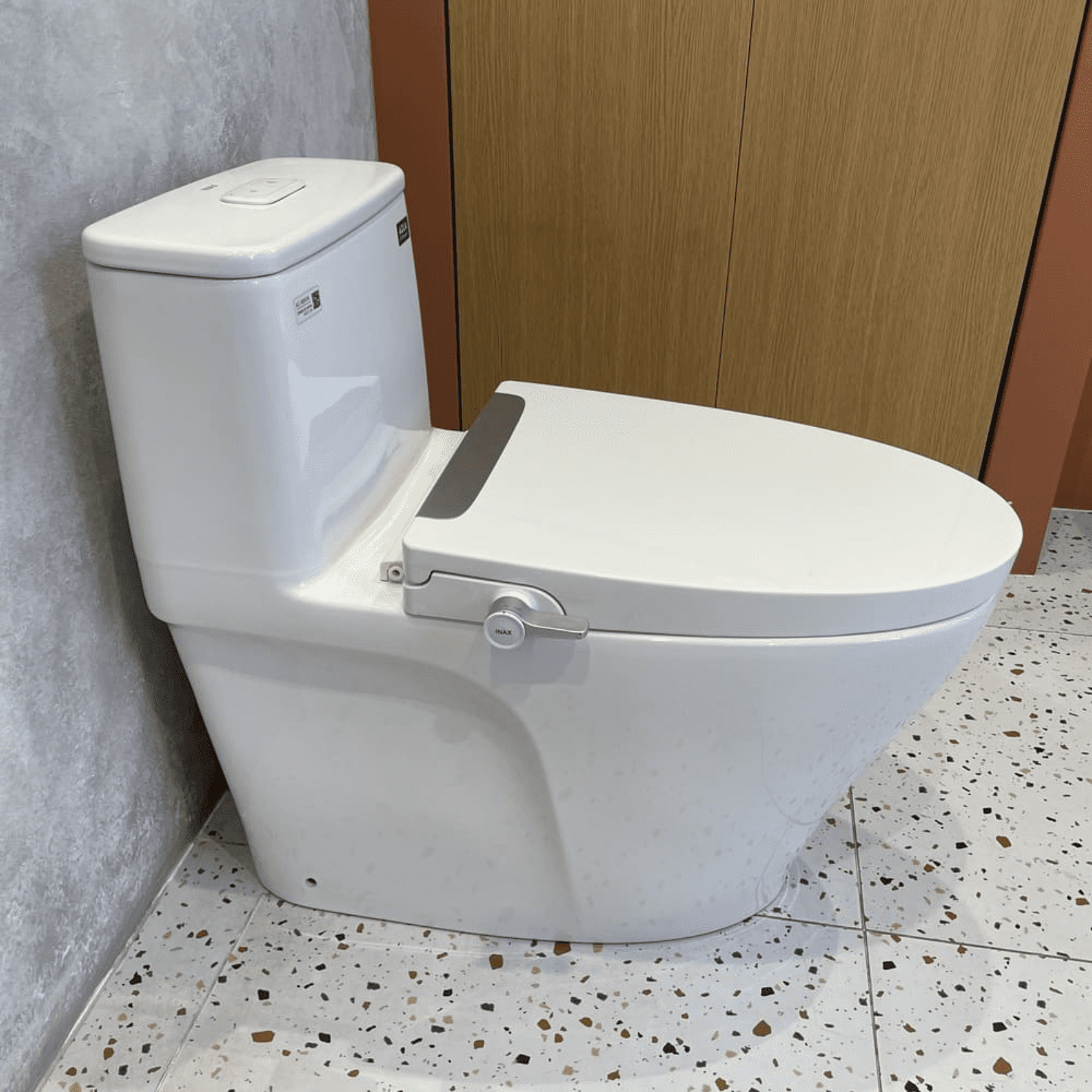 Bồn cầu 2 khối  Inax AC-832+CW-KA22AVN/BW1