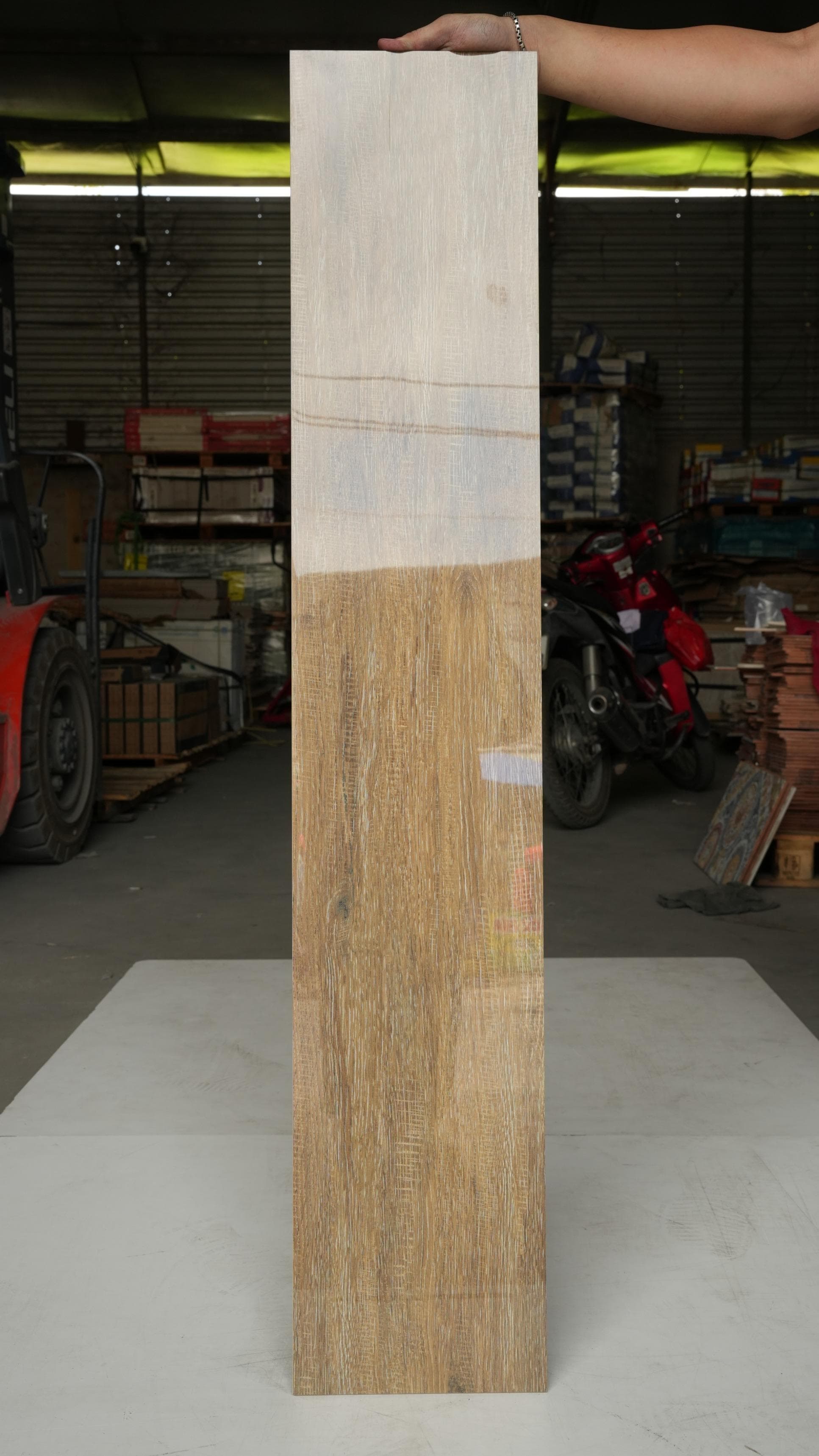 Gạch ốp lát Ape Grupo 22x118 QUINTESSENCEWALNUTPOLRECT