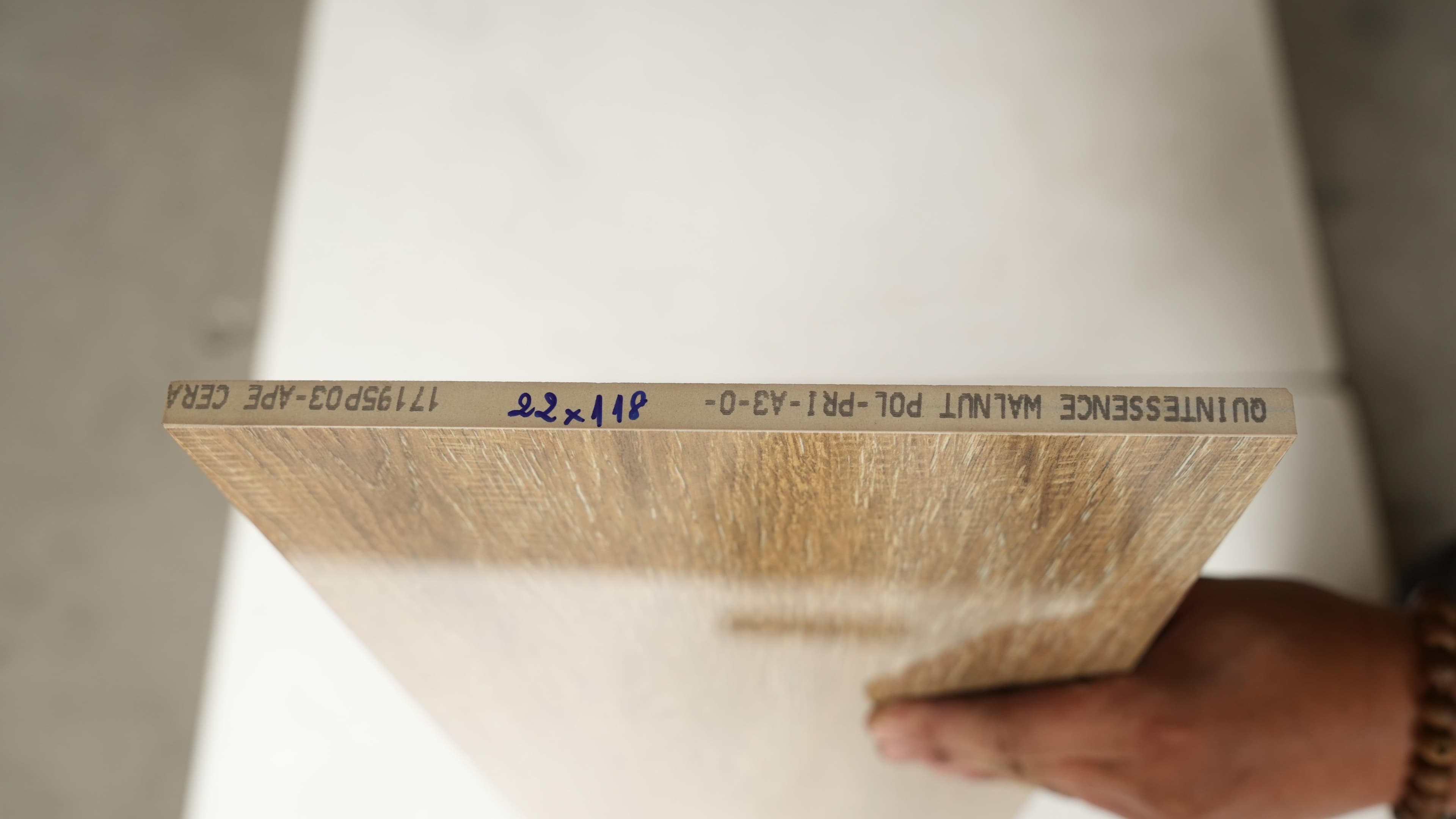 Gạch ốp lát Ape Grupo 22x118 QUINTESSENCEWALNUTPOLRECT