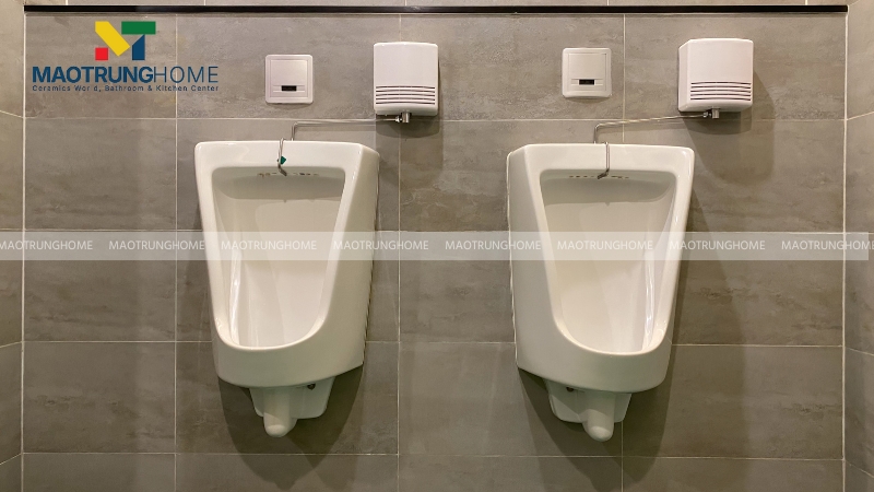 Bạn nên chọn bồn loại pin để dễ lắp đặt hơn