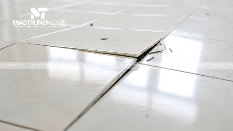 Gạch toàn phần dù bị mẻ ở bất kỳ vị trí nào vẫn giữ nguyên hoa văn như trên bề mặt