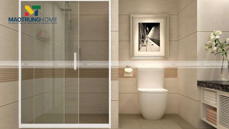 Bạn nên ưu tiên các thiết kế góc vuông hoặc cửa trượt nếu phòng tắm có diện tích nhỏ
