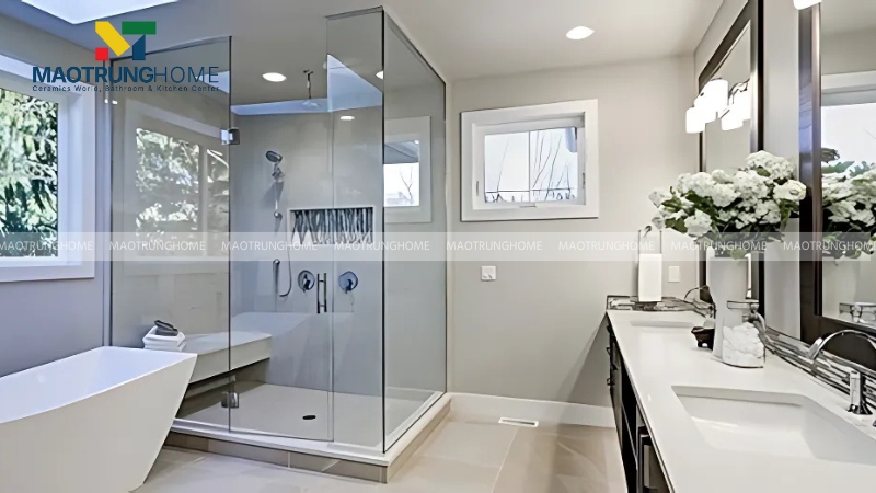 Phòng tắm kính góc vuông là kiểu dáng phổ biến nhất