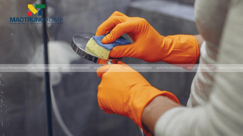 Nguyên nhân chính khiến vòi hoa sen bị cáu bẩn