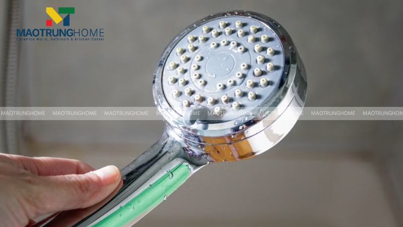 Hóa chất trong nước có thể ăn mòn lớp mạ