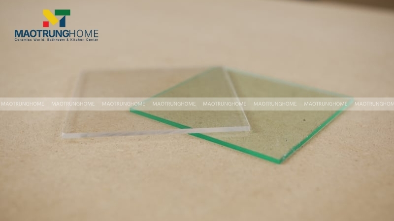 Acrylic cứng cáp và chống va đập tốt hơn thủy tinh, giảm nguy cơ vỡ hỏng