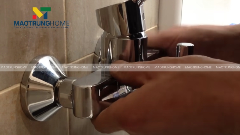  Lắp củ sen vào chân sen