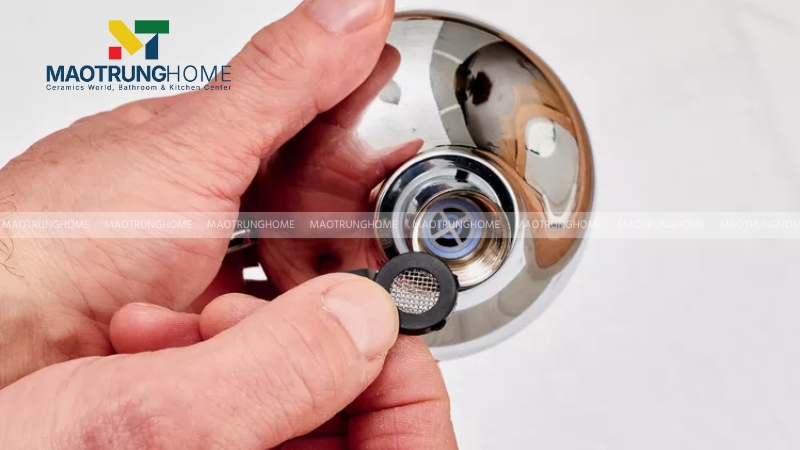 Kiểm tra và làm sạch lưới lọc