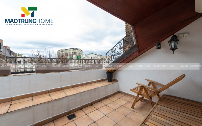 Sàn ban công lót gạch thẻ cổ điển 