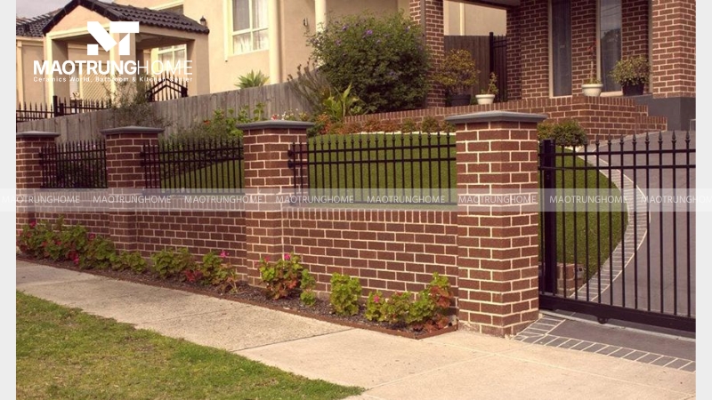 Mẫu gạch ốp trụ cổng và hàng rào đơn giản