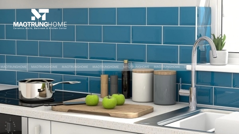 Ốp gạch thẻ màu xanh ngọc cho tường bếp