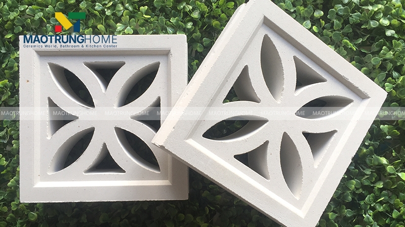 Gạch bông gió có các họa tiết rỗng với hoa văn đa dạng