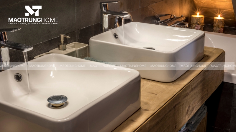 Bạn nên vệ sinh lavabo hằng ngày để giữ được độ sáng bóng