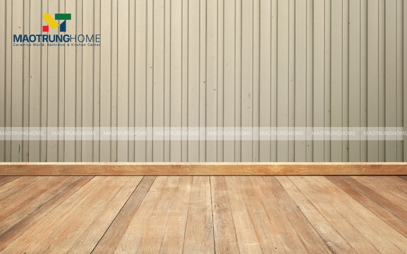 Gạch ốp chân tường giả gỗ đơn giản 