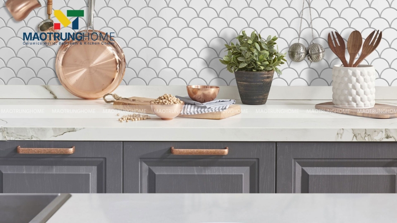 Mẫu gạch mosaic ốp nhà bếp: Mosaic vảy cá (Mẫu 2).