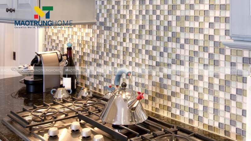 Mẫu gạch mosaic ốp nhà bếp: Mosaic thủy tinh (Mẫu 1).