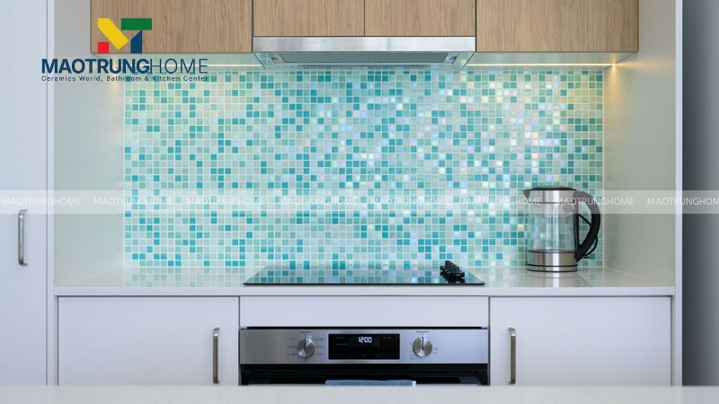 Mẫu gạch mosaic ốp nhà bếp: Mosaic thủy tinh (Mẫu 2).