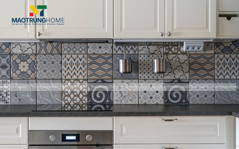 Phòng bếp ốp gạch bông cách điệu 