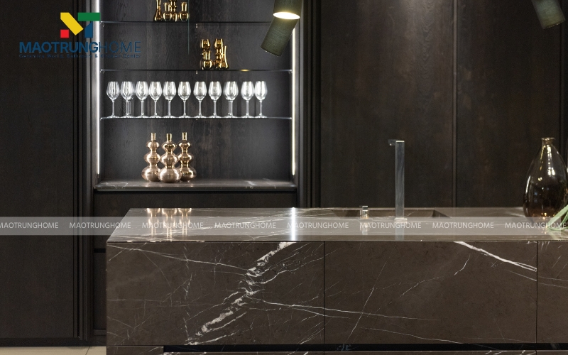 Phòng bếp ốp gạch Porcelain vân đá sang trọng