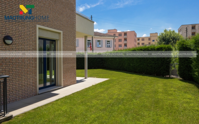 Chân tường ốp gạch thẻ