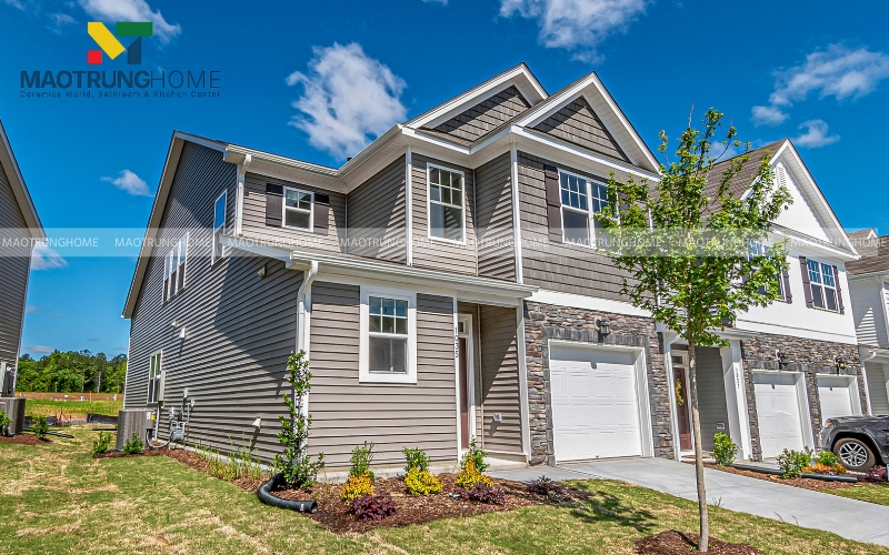 Ngôi nhà ốp gạch giả gỗ màu vàng nâu xám