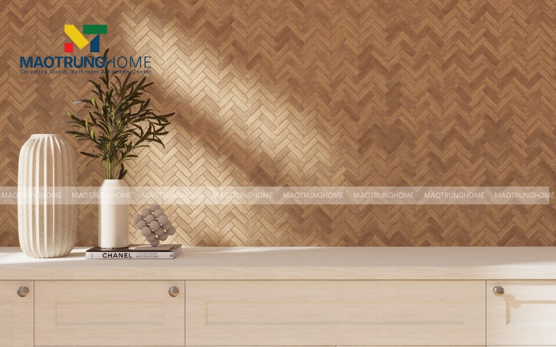 Tường được ốp gạch mosaic xương cá màu nâu