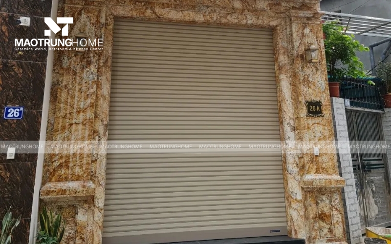 Gạch ốp tường nhà ống vân đá tự nhiên màu vàng