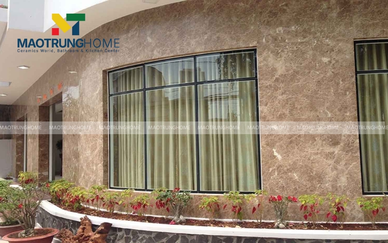 Gạch khổ lớn ốp tường nhà ống giả đá