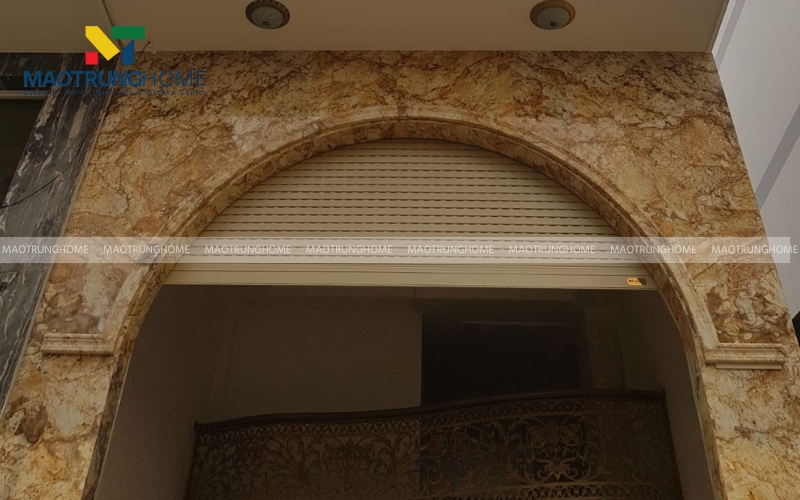 Gạch ốp tường nhà ống vân đá tự nhiên