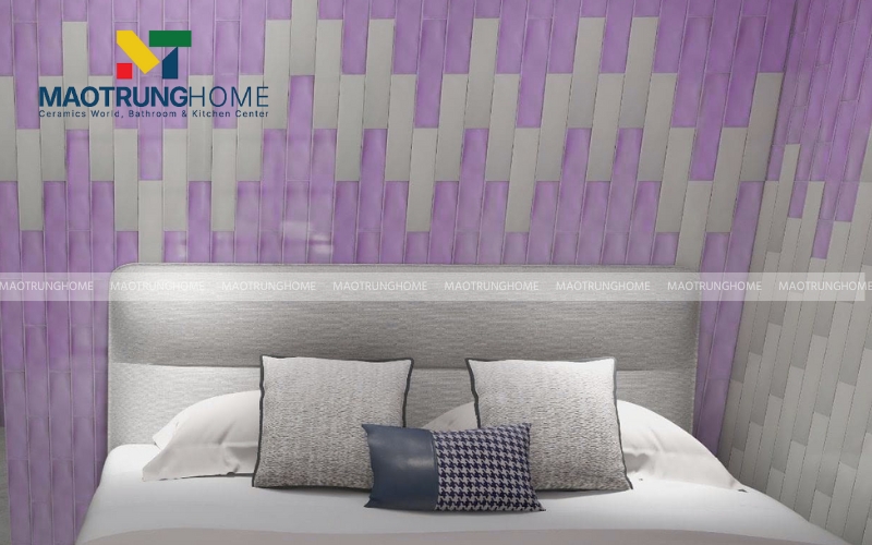 Ốp gạch màu tím thể hiện cá tính của gia chủ