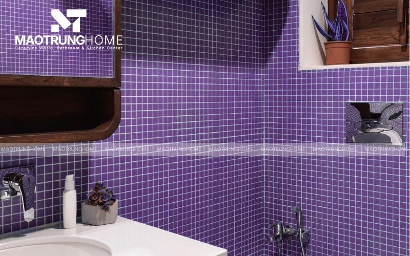 Phòng tắm ốp gạch mosaic vuông khổ nhỏ 