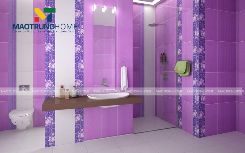 Phòng tắm lát gạch thẻ tím pastel kết hợp hoa văn