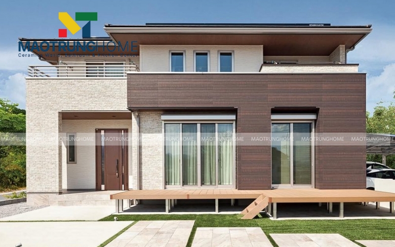 Gạch ốp mặt tiền giả gỗ kết hợp tường màu ấm