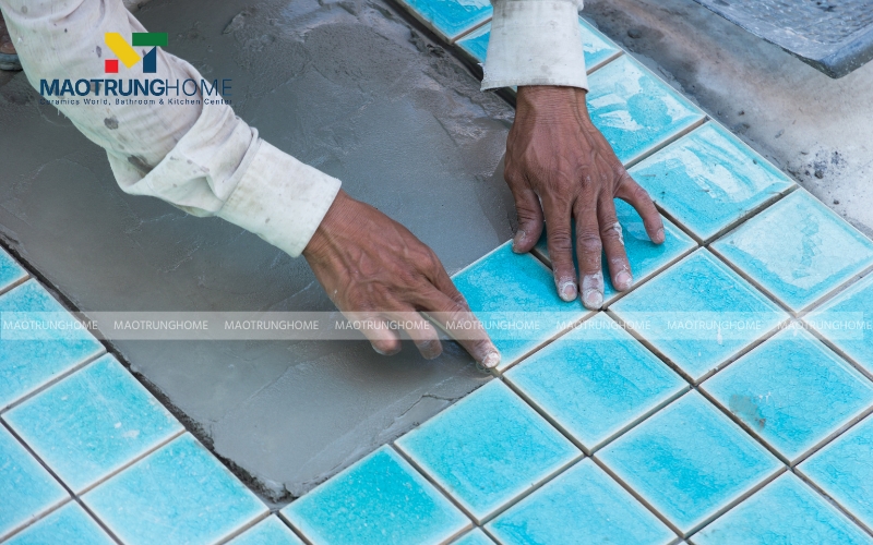 Căn chỉnh các viên gạch mosaic