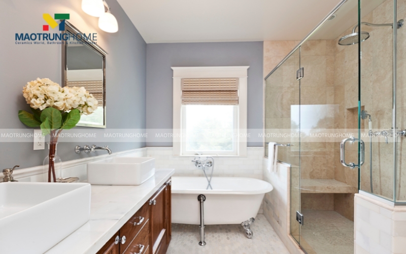 Nhà vệ sinh 5m2 phong cách Scandinavian tối giản với tủ lavabo gỗ tự nhiên