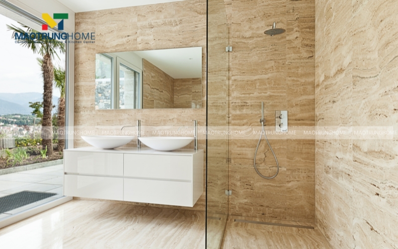 Thay bồn tắm bằng khu vực tấm đứng bằng kính 