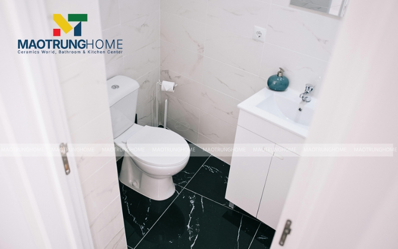 Mẫu nhà vệ sinh 1m2 siêu nhỏ sử dụng bồn cầu kết hợp lavabo mini