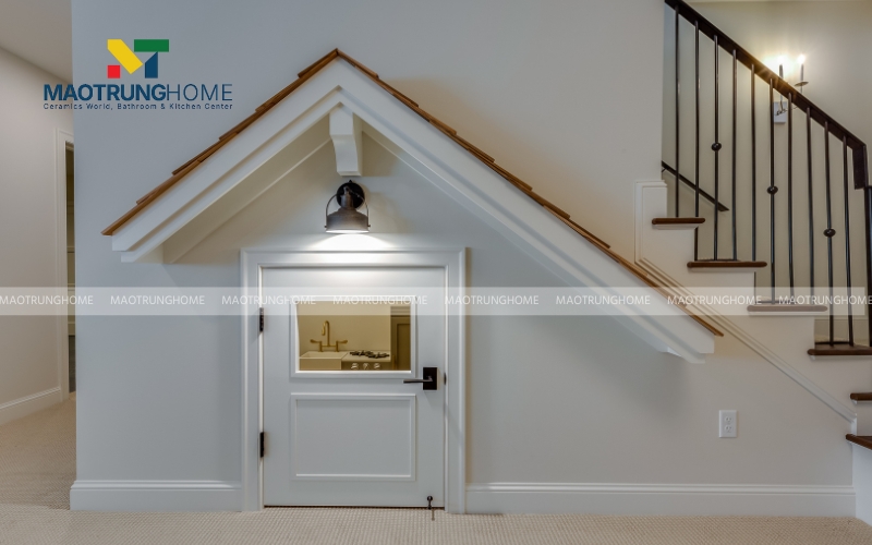 Nhà vệ sinh dưới gầm cầu thang
