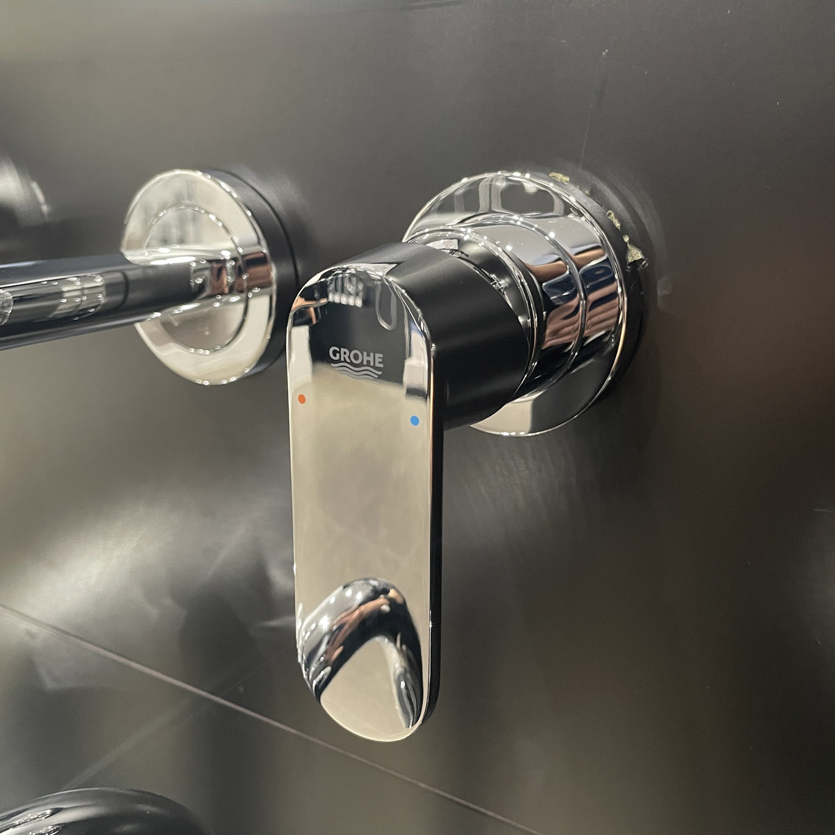 Vòi chậu nóng lạnh gắn tường 2 lỗ Eurosmart Cosmopolitan GROHE 19381000 - Ảnh 5