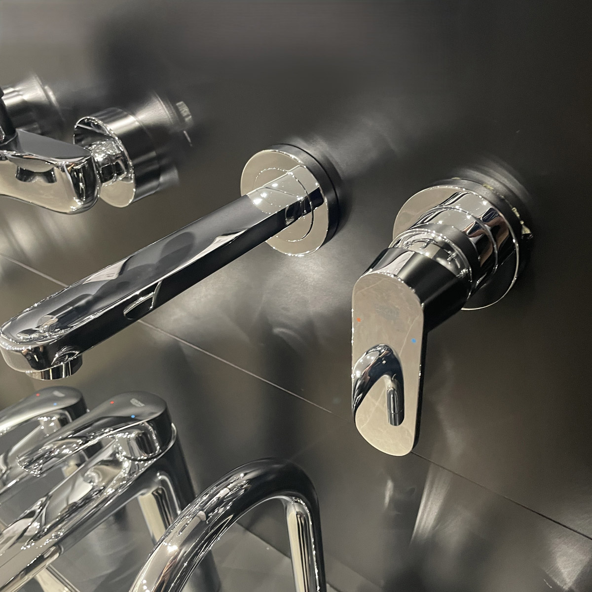 Vòi chậu nóng lạnh gắn tường 2 lỗ Eurosmart Cosmopolitan GROHE 19381000 - Ảnh 6