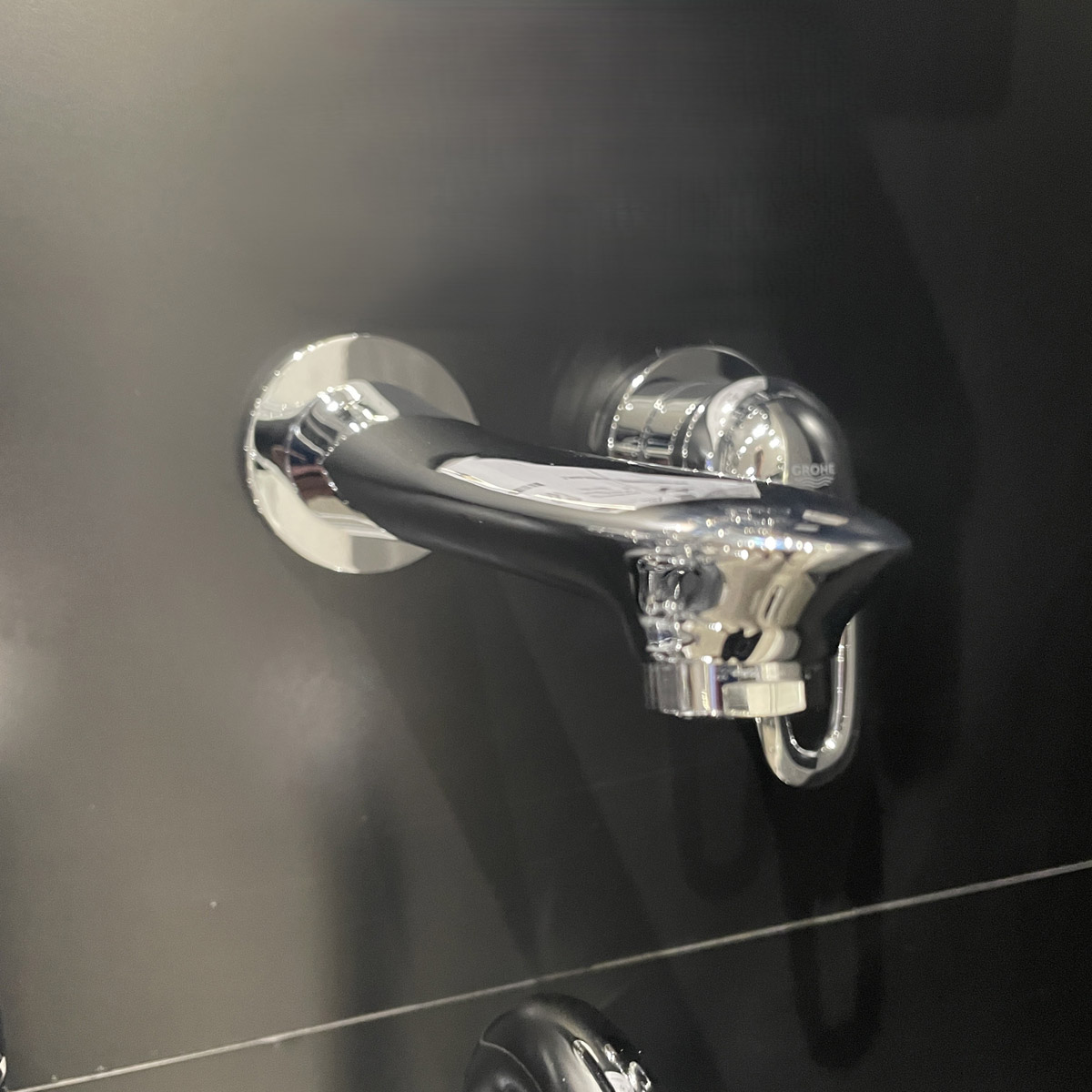Vòi chậu gắn tường nóng lạnh 2 lỗ Eurostyle GROHE 19571003 - Ảnh 4
