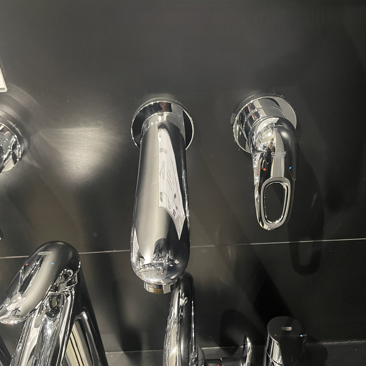 Vòi chậu gắn tường nóng lạnh 2 lỗ Eurostyle GROHE 19571003 - Ảnh 5