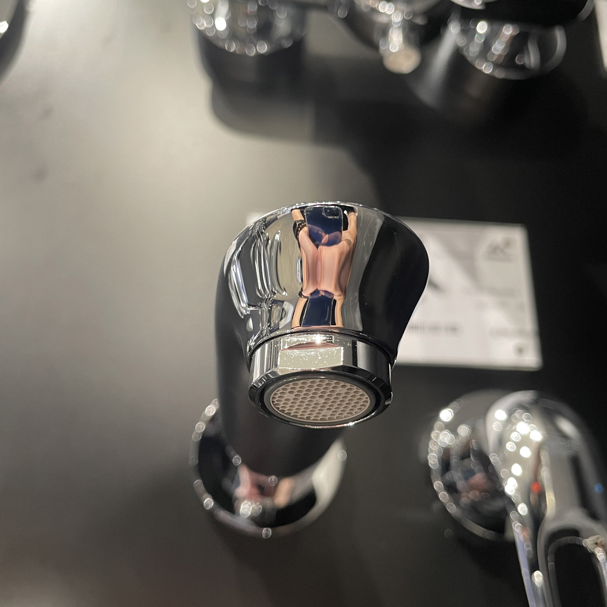 Vòi chậu gắn tường nóng lạnh 2 lỗ Eurostyle GROHE 19571003 - Ảnh 10