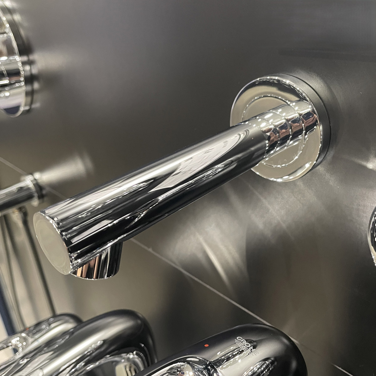 Vòi chậu gắn tường nóng lạnh 2 lỗ Concetto GROHE 19575001 - Ảnh 4