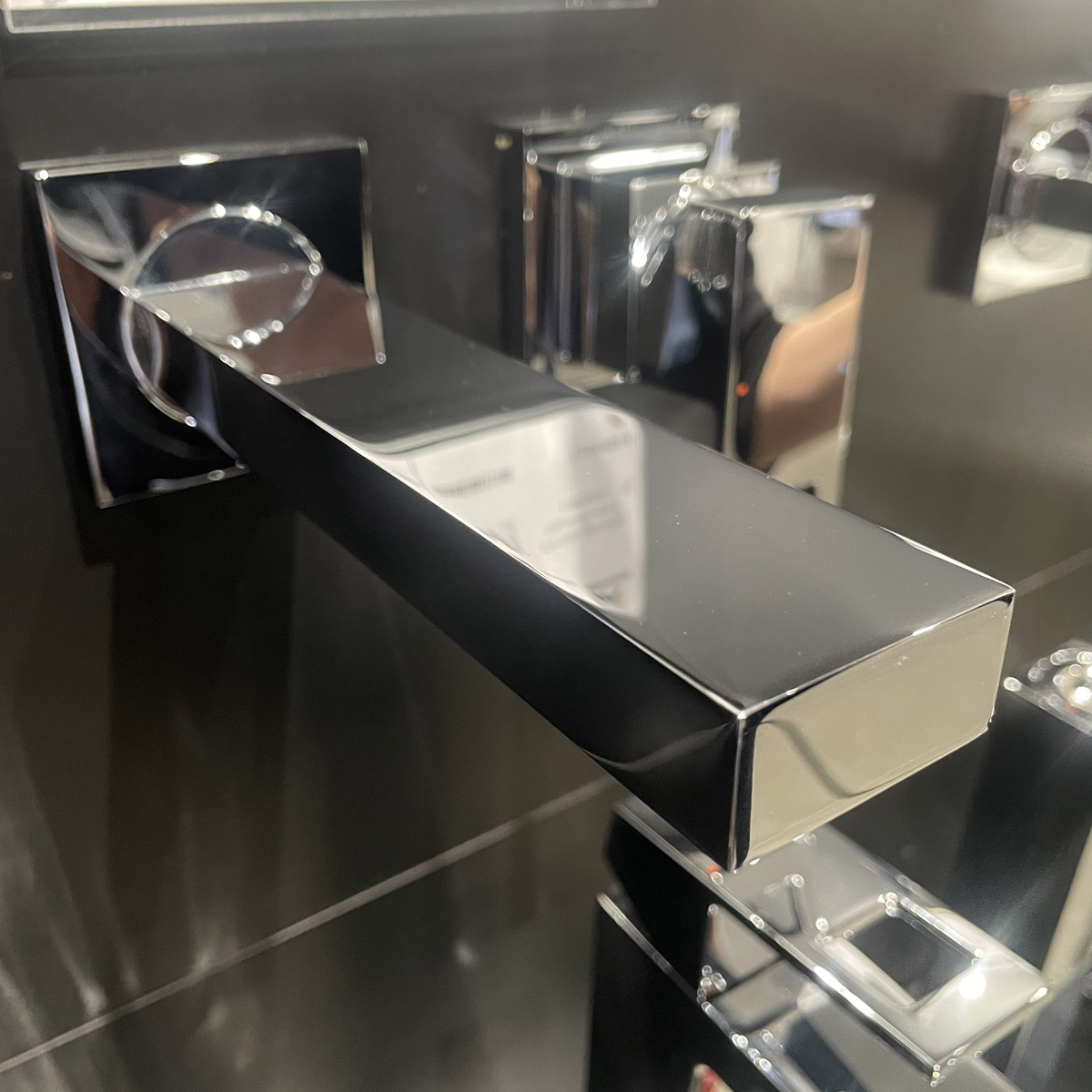 Vòi chậu nóng lạnh gắn tường 2 lỗ Eurocube GROHE 19895000 - Ảnh 5