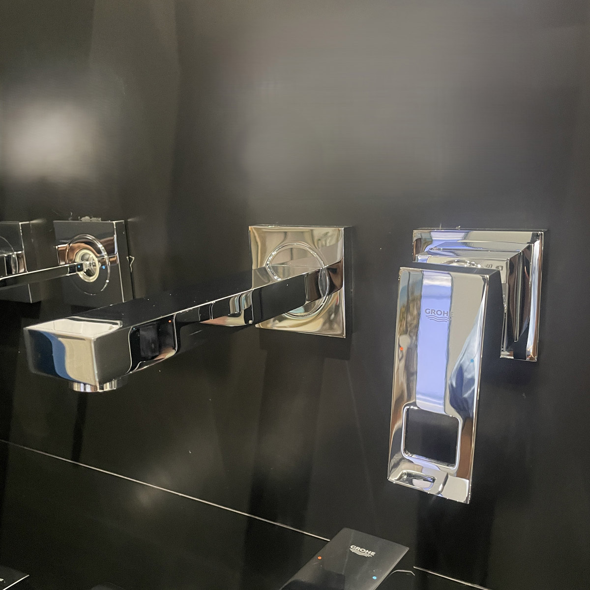 Vòi chậu nóng lạnh gắn tường 2 lỗ Eurocube GROHE 19895000 - Ảnh 7