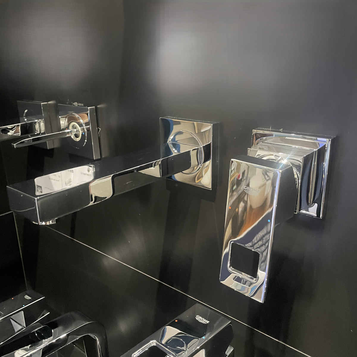 Vòi chậu nóng lạnh gắn tường 2 lỗ Eurocube GROHE 19895000 - Ảnh 8