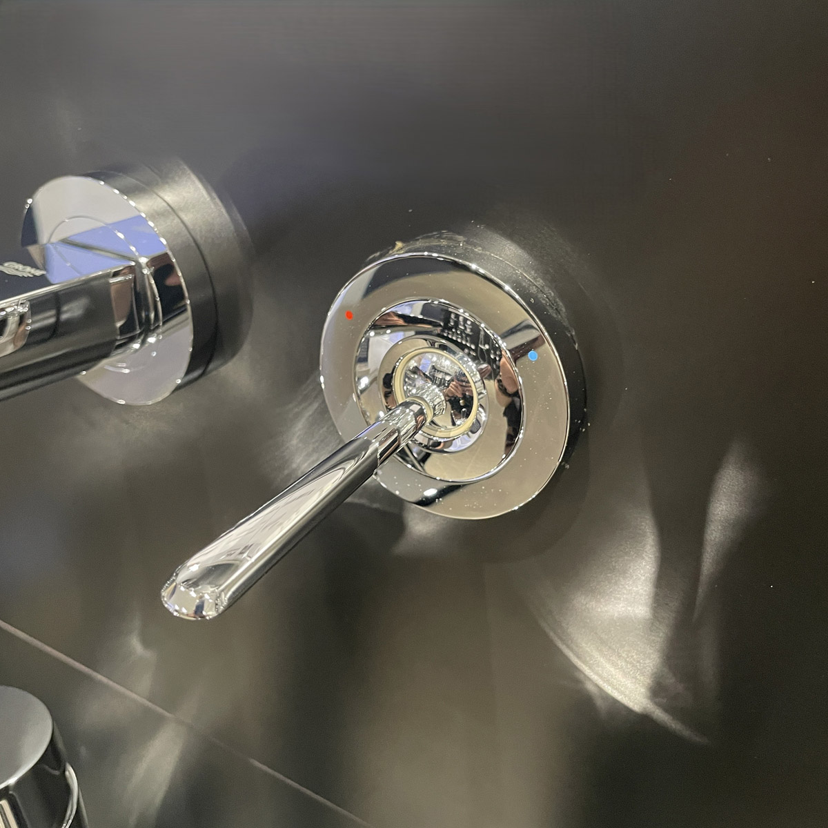 Vòi chậu gắn tường nóng lạnh 2 lỗ Eurodisc Joy GROHE 19969000 - Ảnh 4